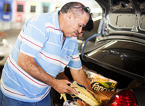 O aposentado Tarcsio Dorotheu Silva, 61, resolveu cortar suprfluos para economizar