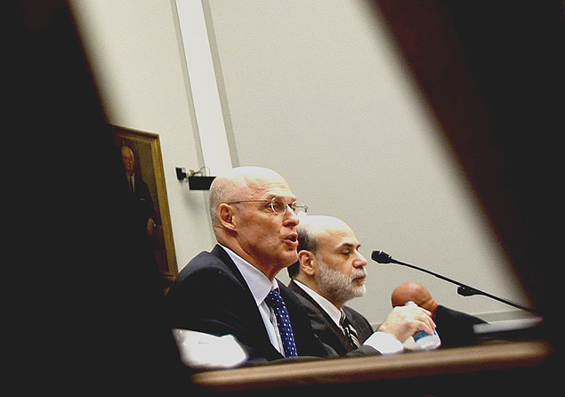 Henry Paulson ( esq.), secretrio do Tesouro, e Ben Bernanke, presidente do Fed, em depoimento no Senado em 2008 