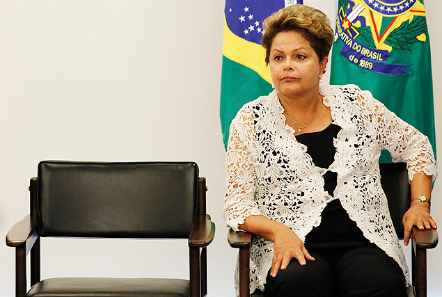 A presidente Dilma em assinatura de contratos de concesso de rodovias