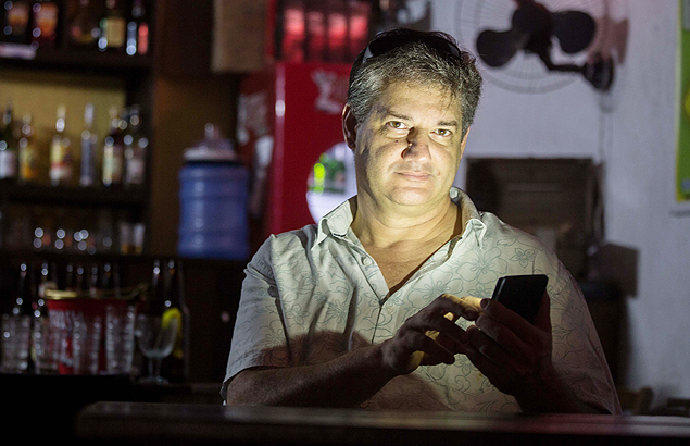 No bar de Messias Oliveira, em So Paulo, 80% dos clientes usam aplicativo instalado em celular para fazer o pedido