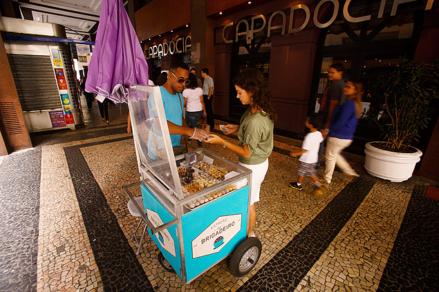 Ambulantes da Estao Brigadeiro, fundada h oito meses, vendem 4.000 doces por dia
