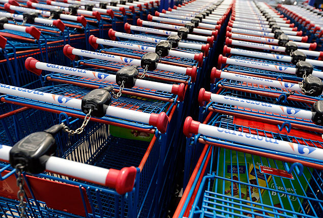Carrefour anunciou nesta tera-feira que vai voltar a vender produtos pela internet