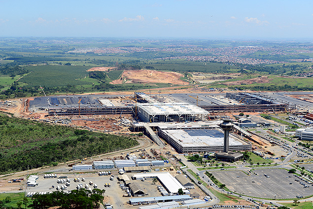 Vista area das obras do novo terminal do aeroporto de Viracopos, em Campinas (SP), no ms de abril