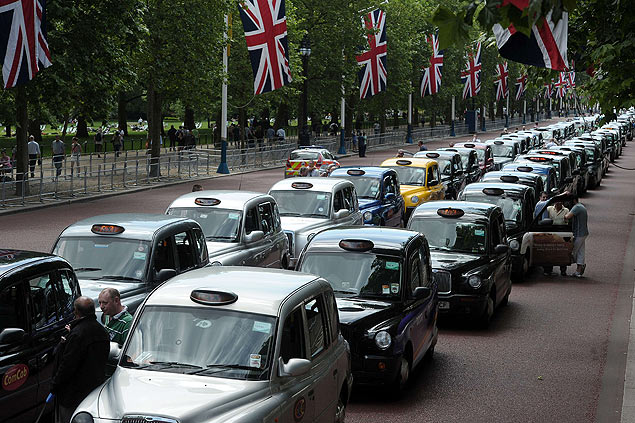 Taxis bloquearam o centro de Londres em protesto contra o Uber em junho