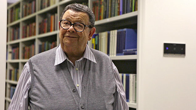 O ex-ministro Delfim Netto, professor emerito da USP, na nova biblioteca da Faculdade de Economia e Administrao