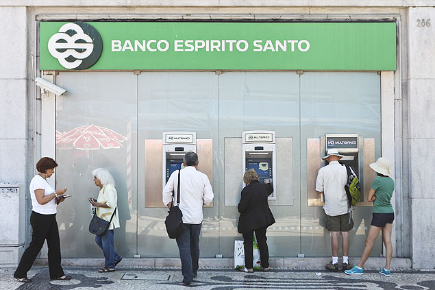 Agência do Banco Espírito Santo em Lisboa; instituição portuguesa luta para sair de crise financeira