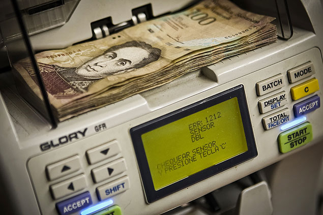 Mquina conta notas de bolvar, a moeda venezuelana