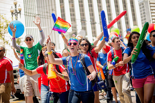 Funcionrios do Google e do YouTube participam da parada gay de San Francisco em junho deste ano
