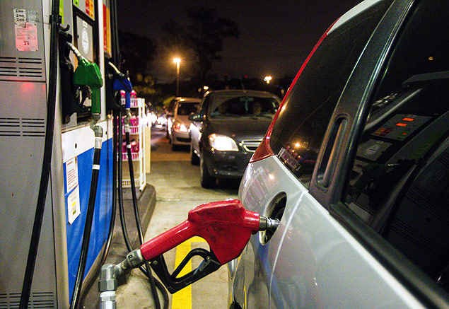 IPCA-15 subiu de novembro para dezembro em razo de aumentos mais intensos do grupo transporte, como o da gasolina