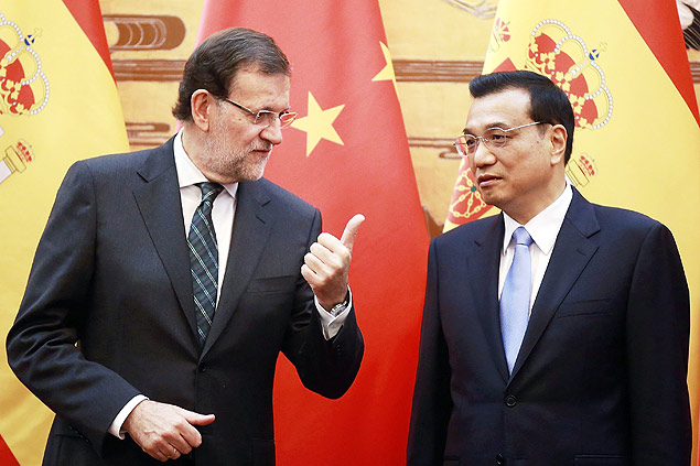 Primeiro-ministro da Espanha, Mariano Rajoy, gesticula durante encontro com o premi chins Li Keqiang