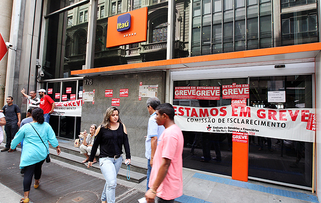 Agncia do banco Ita no Centro de So Paulo paralisa atividades por causa da greve