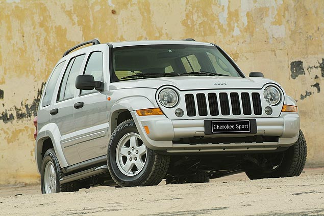 Jeep Cherokee de 2005 est entre veculos chamados para recall pela Chrysler