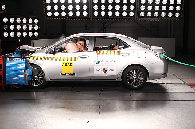 O Corolla faz o LatinNCap; modelo da Toyota levou quatro estrelas na proteo infantil