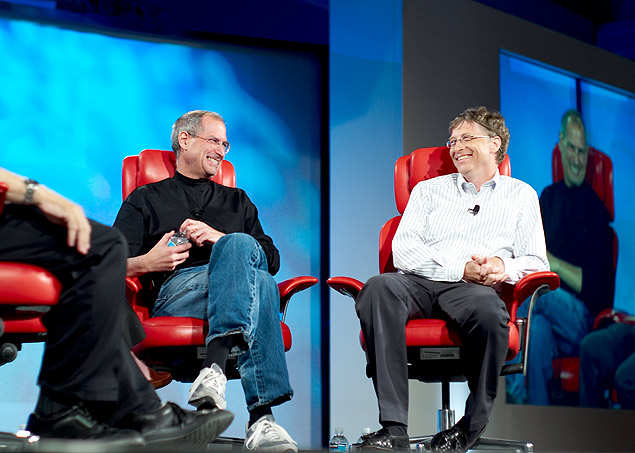 Steve Jobs, executivo da Apple, e Bill Gates, empresrio da Microsoft, durante evento em 2007