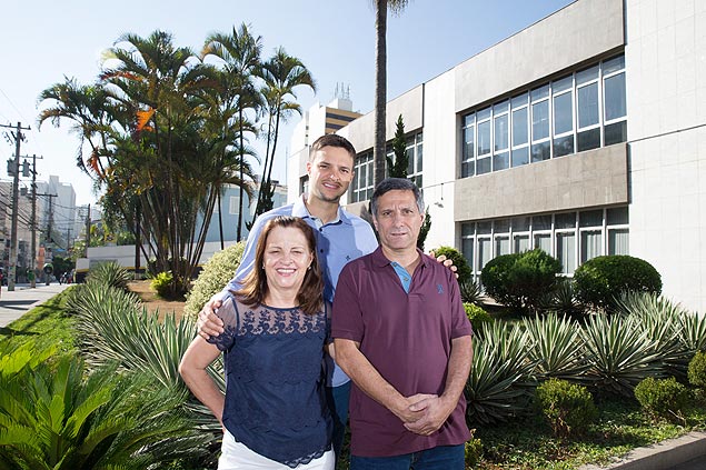 Rafael Vieira de Matos com os pais Maria Joana e Sérgio Mateus que fizeram carreira no Banco do Brasil 