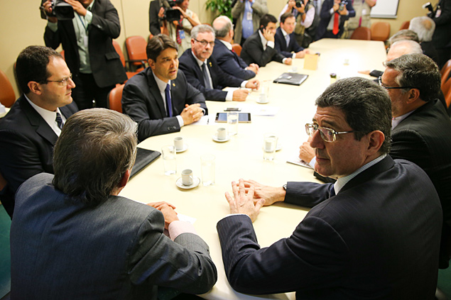 Futuro ministro da Fazenda Joaquim Levy (em primeiro plano, à dir.) em reunião da Comissão Mista de Orçamento