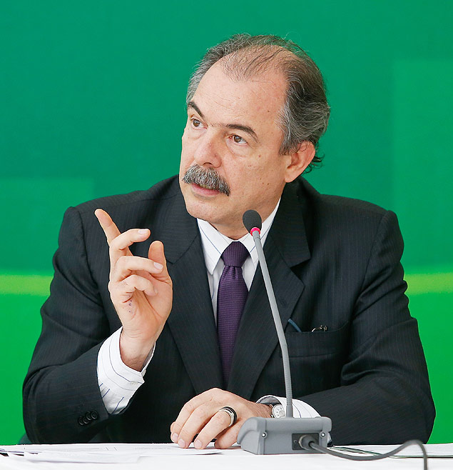 O ministro Aloizio Mercadante durante coletiva em Braslia para anunciar novas regras para concesso de benefcios