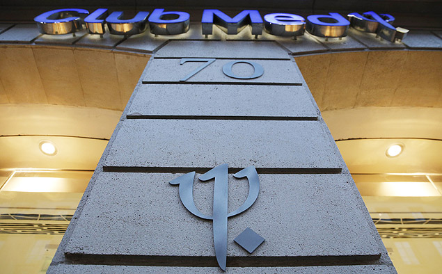 Grupo chins vence corrida para adquirir Club Med. A AMF, autoridade financeira da Frana, havia estabelecido o dia 7 de janeiro como data limite para uma contraproposta do grupo Global Resorts, porm, o grupo liderado pelo empresrioAndrea Bonomi desistiu da aquisio na ltima sexta-feira.
