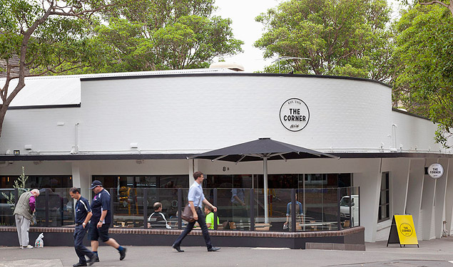 O caf The Corner, em Sydney, na Austrlia, parece com os caf tpicos da regio, mas , na verdade, um McCaf