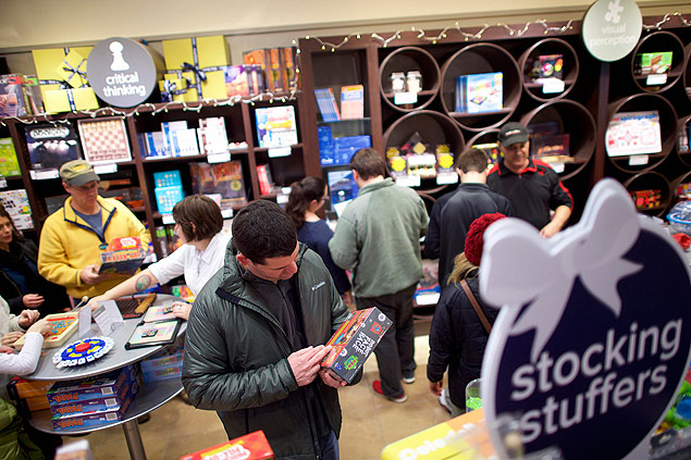 Consumidores fazem compra em shopping na Pensilvnia, nos EUA