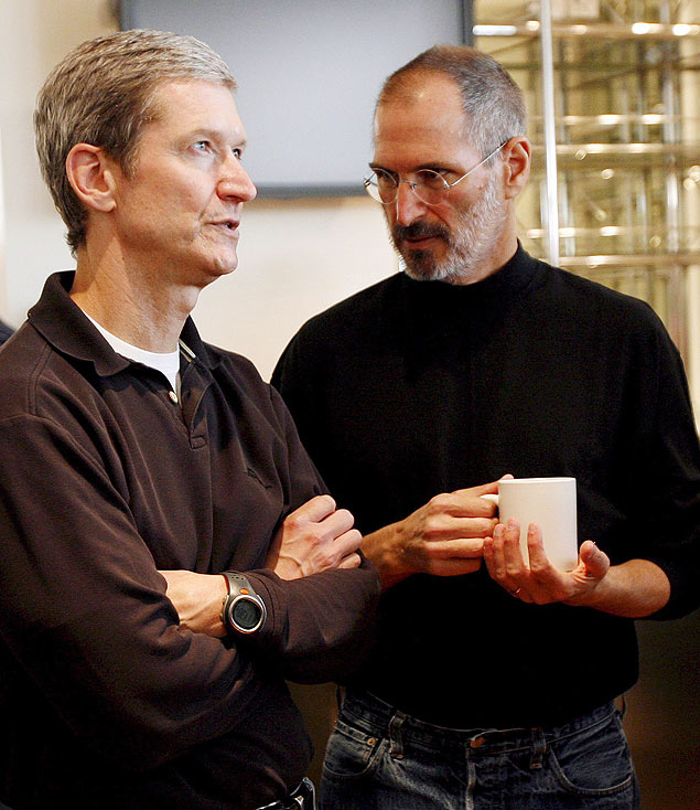Tim Cook ( esquerda) e Steve Jobs, na sede da Apple em 2007