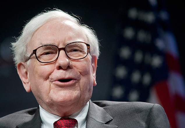 O bilionrio americano Warren Buffett discursa durante evento em Washington