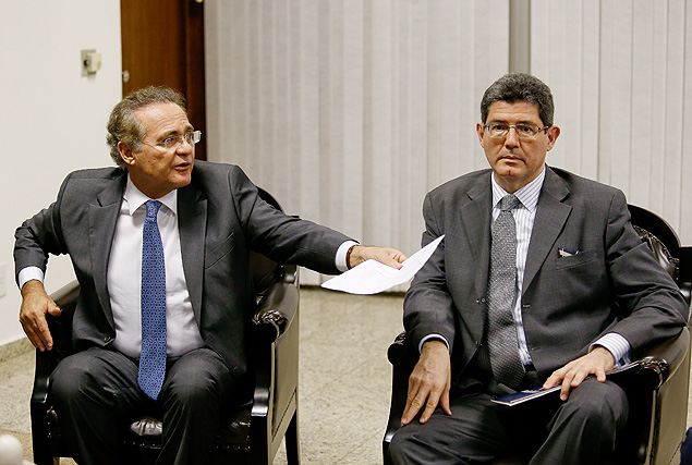 O ministro Joaquim Levy (Fazenda) e o presidente do senado, Renan Calheiros (PMDB-AL), discutem acordo para tabela do Imposto de Renda