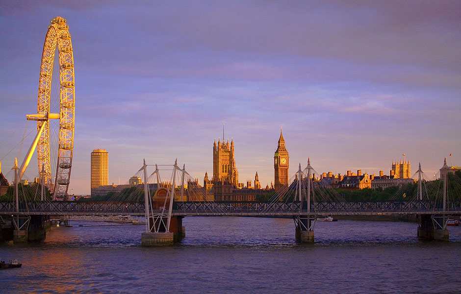 Vista de Londres mostra a roda-gigante London Eye, o parlamento e o Big Ben