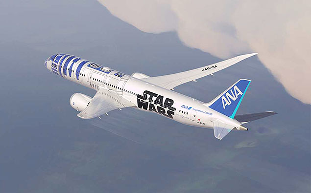 This artist image released from Japan's airline All Nippon Airways (ANA) on April 17, 2015 shows ANA's Boeing 787-9 aircraft into the colors of R2-D2 robot of Star Wars. Japanese air carrier ANA will place the special colored jetliner in service in this autumn. AFP PHOTO / ALL NIPPON AIRWAYS---EDITORS NOTE---HANDOUT RESTRICTED TO EDITORIAL USE - MANDATORY CREDIT 