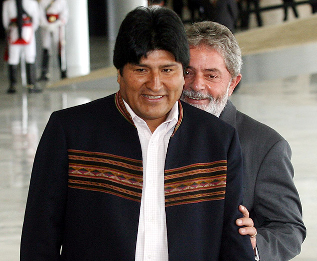 O presidente boliviano Evo Morales  recebido pelo ento presidente Lula na visita em que foi anunciado o acordo