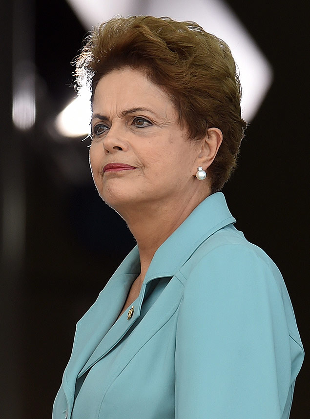 A presidente Dilma Rousseff em cerimnia oficial em Braslia