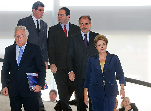 Ministros Afif (esq.), Levy, Barbosa e Mercadante e Dilma 