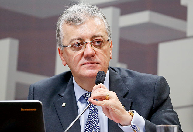 brASILIA, DF, BRASIL, 28-04-2015, 12h00: O presidente da Petrobras Aldemir Bendine durante audiência pública conjunta da CAE (comissão de assuntos econômicos ) e da CI (comissão de infraestrutura) do senado, sob a presidência do senador Delcídio do Amaral (PT-MS). (Foto: Pedro Ladeira/Folhapress, PODER)