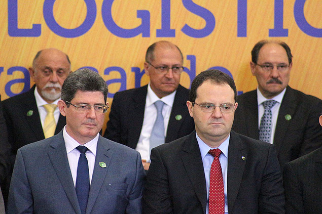 O ministro da Fazenda, Joaquim Levy, e o ministro do Planejamento, Nelson Barbosa, em evento em Braslia em junho