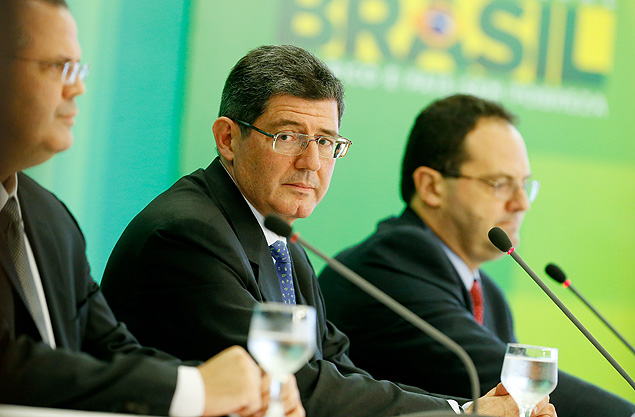 O ministro da Fazenda Joaquim Levy, no centro, e o ministro do Planejamento, Nelson Barbosa