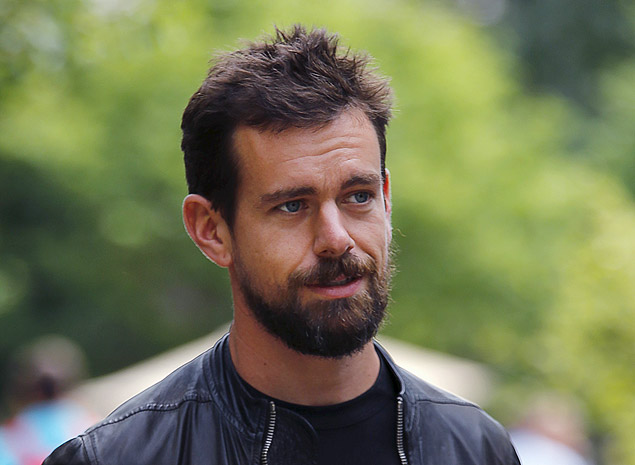 Jack Dorsey, interim CEO of Twitter and CEO of Square, goes for a walk on the first day of the annual Allen and Co. media conference in Sun Valley, Idaho July 8, 2015. REUTERS/Mike Blake ORG XMIT: SVA142