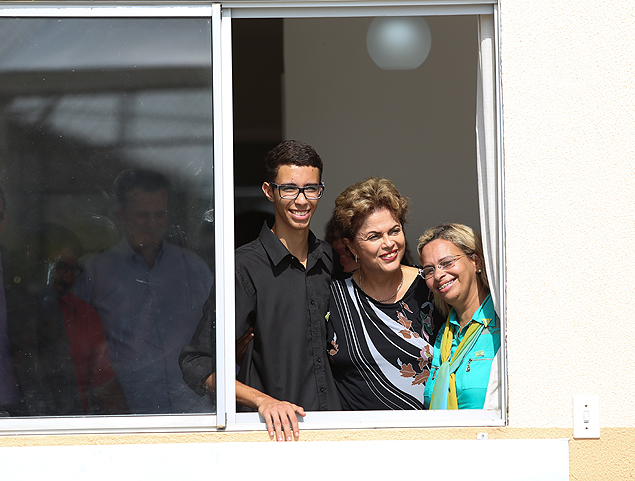 A presidente Dilma Rousseff, entrega chaves de casas do projeto Minha Casa Minha Vida