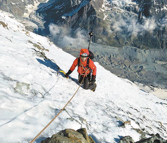 Alpinista usa roupa de marca criticada por Greenpeace