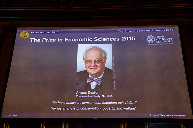 Anúncio do prêmio Nobel de Economia 2015, realizado nesta segunda-feira