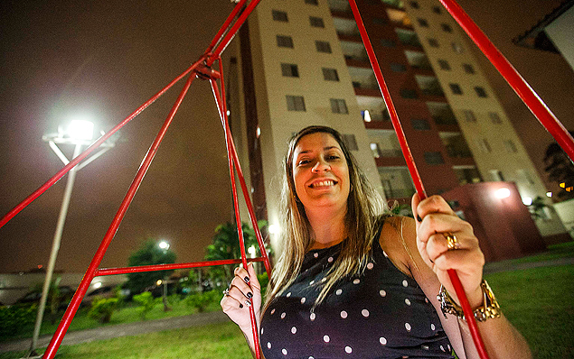INVEST - SAO PAULO - SP - Karine, 30, comprou um consrcio de imveis para adquirir um apartamento em Barueri.. 16/10/2015 - Foto - Marlene Bergamo/ Folhapress - 0717.