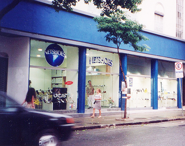 Fachada da Netshoes aberta em 2000 na rua Maria Antonia, perto do Mackenzie