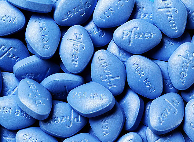 ORG XMIT: 224301_0.tif Imagem de comprimidos de Viaga, medicamento contra impotncia masculina desenvolvido pelo laboratrio Pfizer. *** 400501_1.tif. Plulas de Viagra para hipotncia sexual masculina desenvolvida pelo laboratrio Pfizer.(FILES) This undated file photo shows Viagra pills made by Pfizer. Viagra, developed by accident by scientists at Pfizer Laboratories, was first approved for use by the US Food and Drug Administration on March 27, 1998. Since Viagra went on the market it has been used by 35 million men around the globe, and it took impotence off the taboo list, making it infinitely easier to treat. AFP PHOTO/FILES 