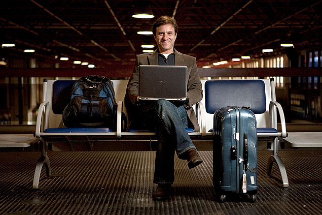 SAO PAULO - SP - 30.05.2010 - Helio Rotenberg - Presidente da Positivo Informarica no aeroporto de Guarulhos. (Rodrigo Capote/ Folhapress MERCADO ABERTO). ***EXCLUSIVO FOLHA*** 4587