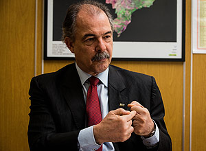 O ministro da Educao, Aloizio Mercadante, concede entrevista em outubro em seu gabinete em So Paulo 