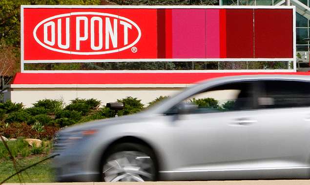 A view of the Dupont logo on a sign at the Dupont Chestnut Run Plaza facility near Wilmington, Delaware, in this April 17, 2012, file photo. Dow Chemical Co and DuPont are in advanced merger talks, the Wall Street Journal reported on December 8, 2015, citing people familiar with the matter. REUTERS/Tim Shaffer/Files ORG XMIT: TOR600