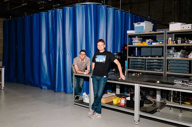 Jeremy Scholz (esq.) e R. Martin Roscheisen, cofundadores da startup Diamond Foundry