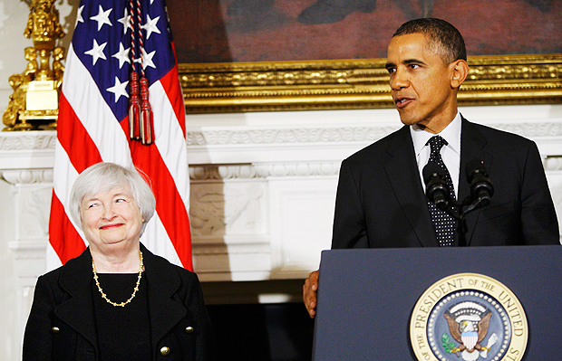 Presidente do Fed, Janet Yellen, ao lado de Barack Obama, presidente dos EUA 