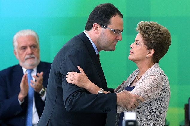 BRASILIA, DF, 21-12-2015 - Presidente Dilma Rousseff da posse aos ministro Nelson Barbosa e Valdir Simao, no palacio do planalto. O ex- ministro Joaquim Levy estava presente. ( Foto: Alan Marques/Folhapress, PODER )