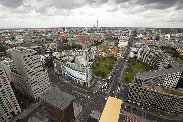 ORG XMIT: WALL104 Picture taken Aug. 10, 2011 shows a general view of the Potsdamer Platz from the viewing platform of a business building in Berlin. AP Photographer Peter Hillebrecht posest was on assignment in Berlin as the construction of the Berlin Wall starts on Aug. 13, 1961 and he was one of the first photographers to cover this historic event. When the wall was first built, nobody knew what was going to happen next. Many people were afraid that the wall would serve as a provocation and turn to the Cold War into a hot one.(Photo/Markus Schreiber)