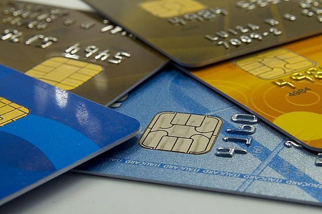 Taxa de juros do cartão de crédito segue acima de 400% em novembro - fotos publicas